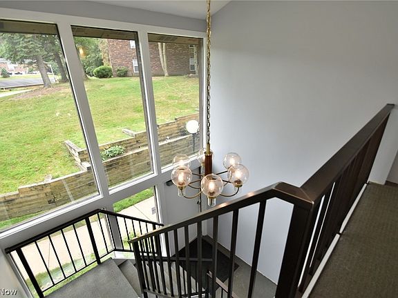 4th image of 6890 Carriage Hill Dr