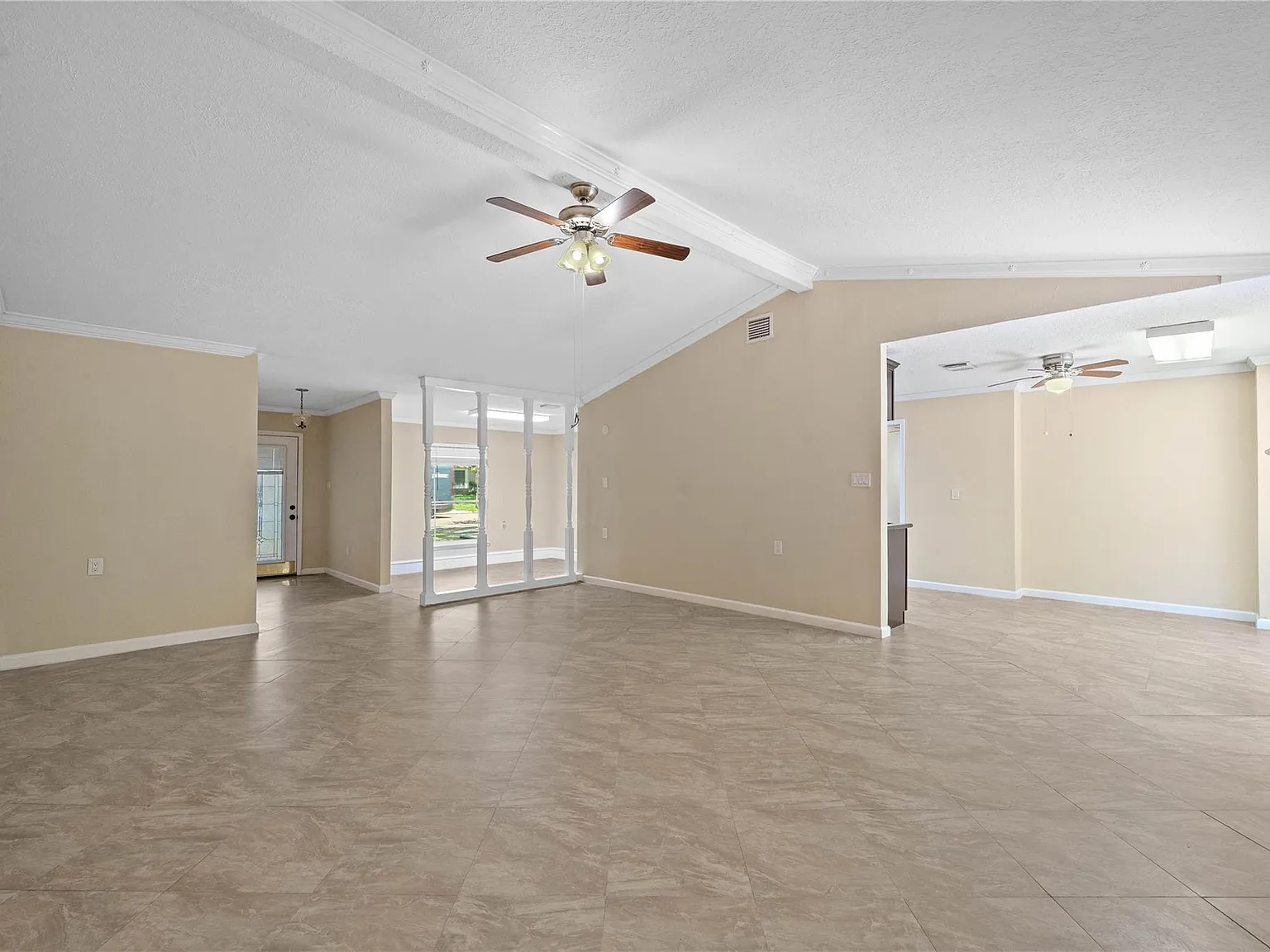 3 bed, 2.0 bath, 1561 sqft, $2,200 — Photo 4
