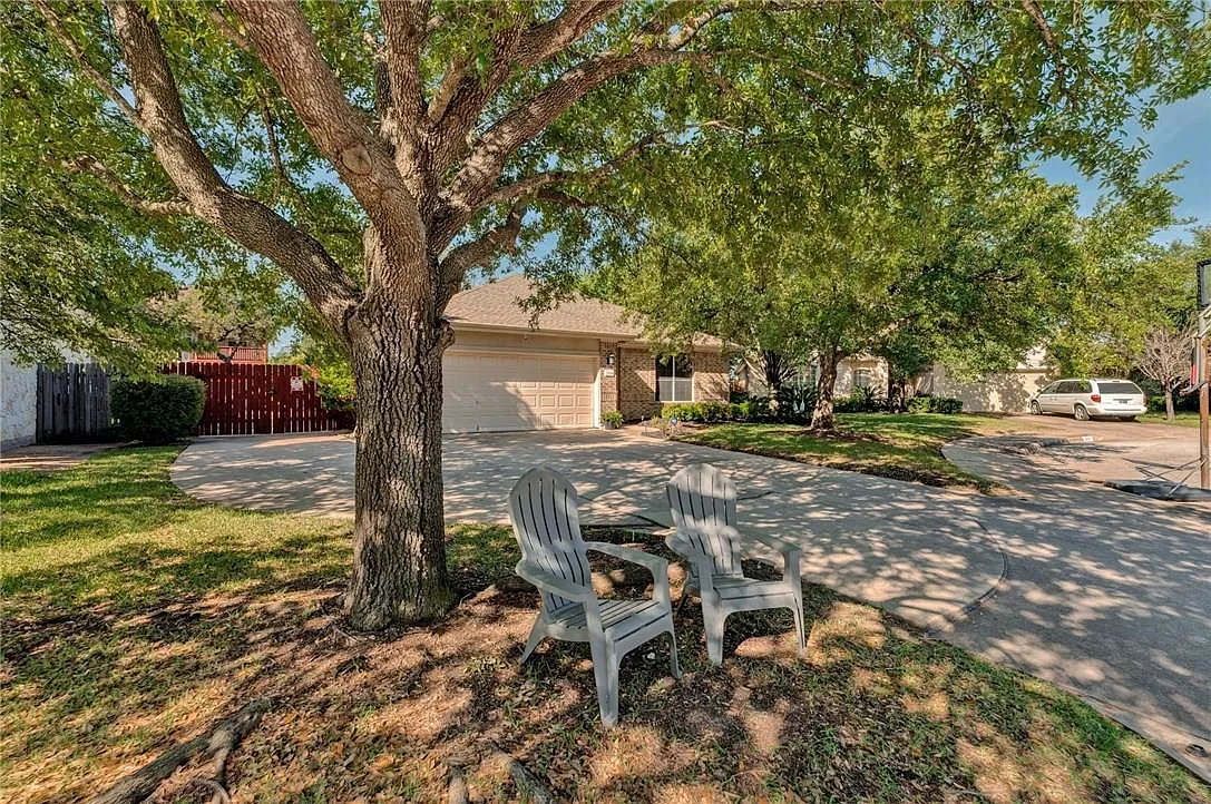 3 bed, 2.0 bath, 1566 sqft, $3,000 — Photo 3
