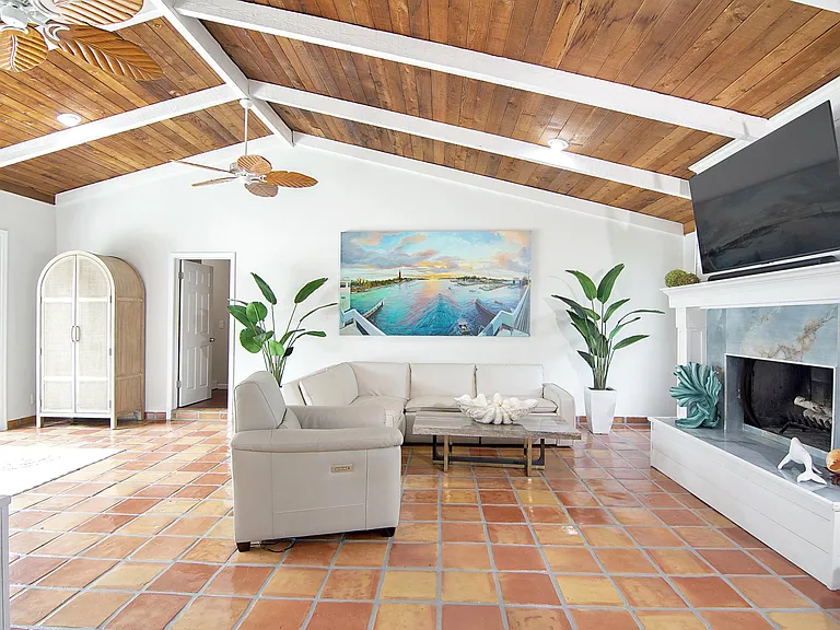 19 Pinehill Trl E — Photo 5