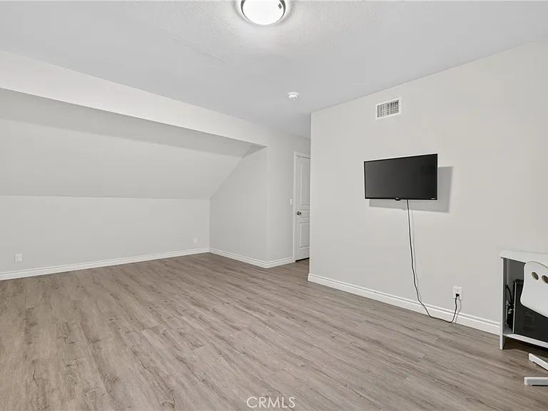 23547 Decorah Rd — Photo 29