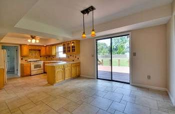 5th image of 2 Fairfax Ct