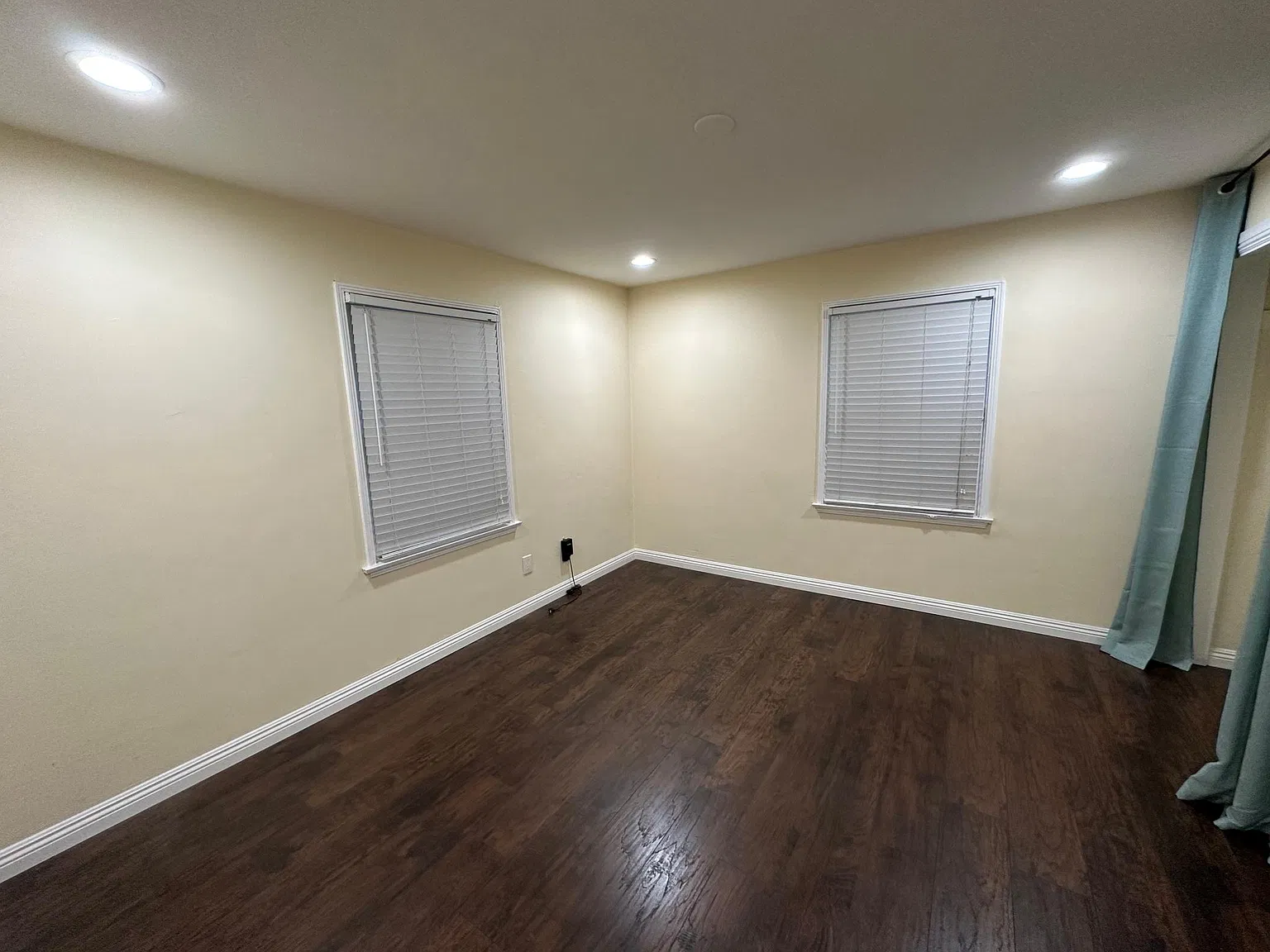 294 S Campus Ave — Photo 1