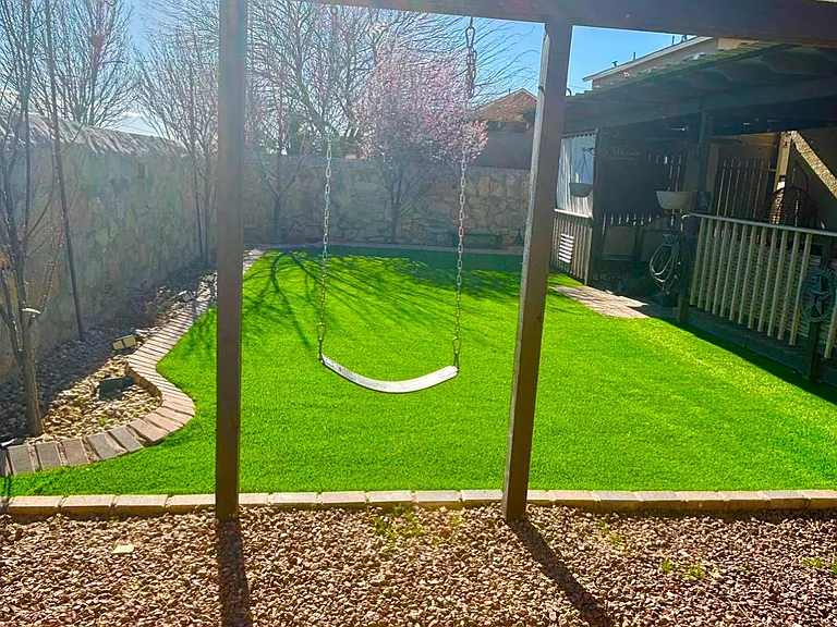 Brand new turf, pet friendly