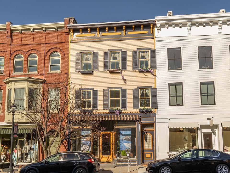 1st image of 430 Warren St #1