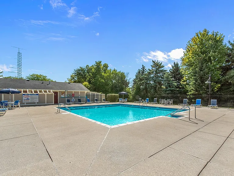Wood Creek Apartments — Photo 43