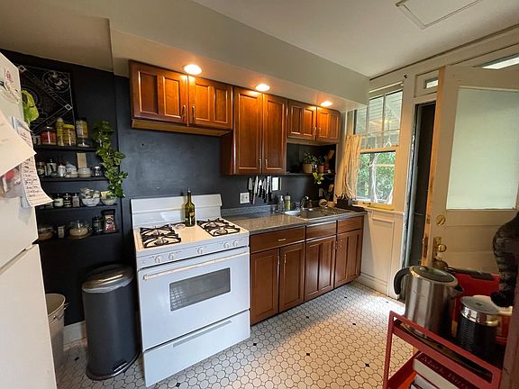 4th image of 191 E Hudson St #191