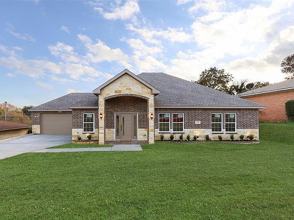 3rd image of 714 Oak Park Dr