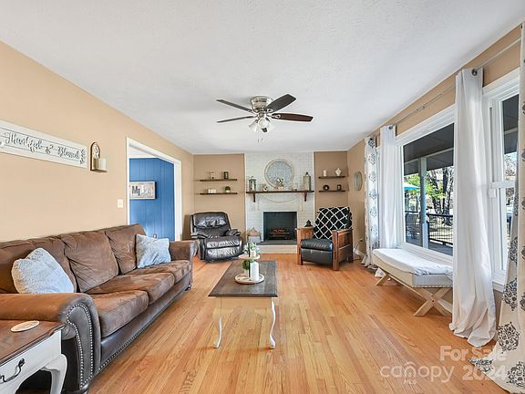 5th image of 104 Lyndon Ln