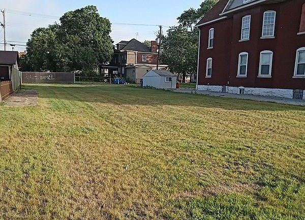 2nd image of 2117 Grand Ave