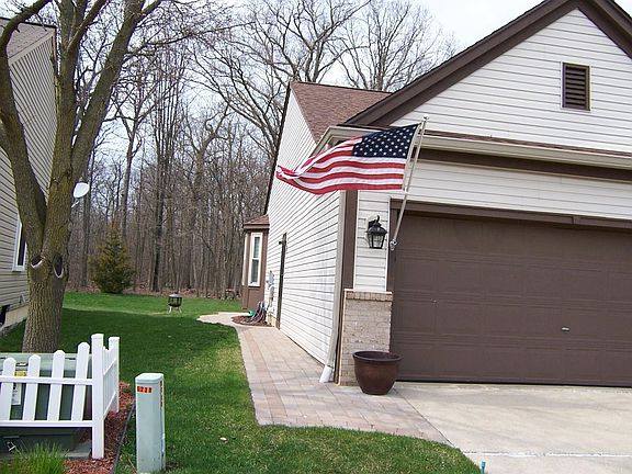 3rd image of 6238 N Oakhurst Dr