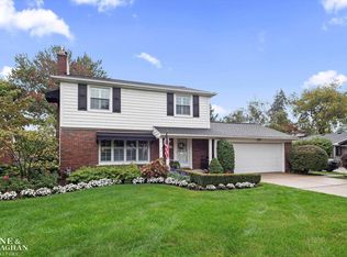 19991 Wedgewood Dr, Grosse Pointe Woods, MI 48236