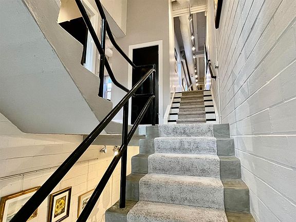 5th image of 624 Jaeger St #8