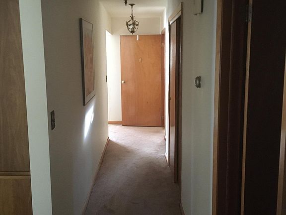 5th image of 28 E Joseph St Floor 1