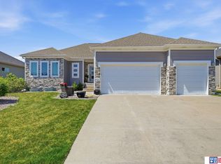 1121 N 97th St, Lincoln, NE 68505