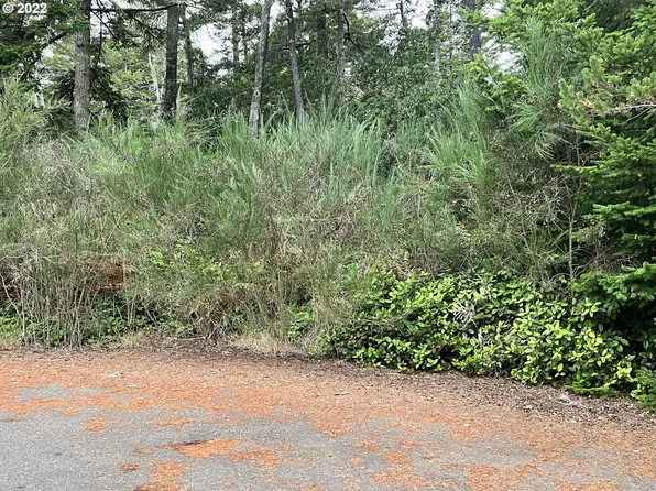 8th St, Florence, OR 97439