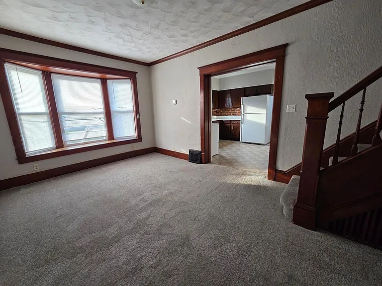 200 E Walnut St — Photo 9