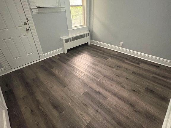 2nd image of 162 Waverly St APT 2