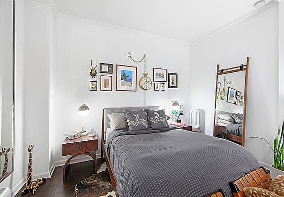 4th image of 302 W 12th St APT 1C