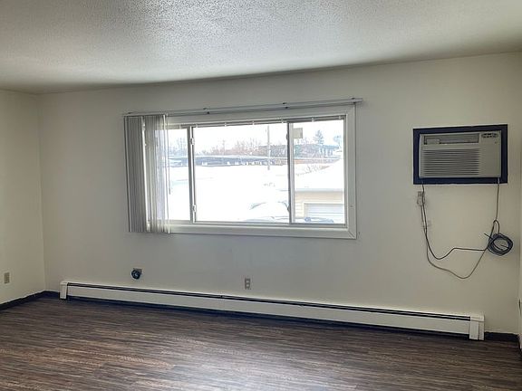 3rd image of 612 6th St E #624-2