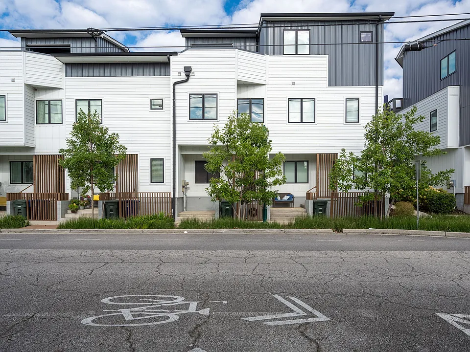 3111 Saint Elmo Ave