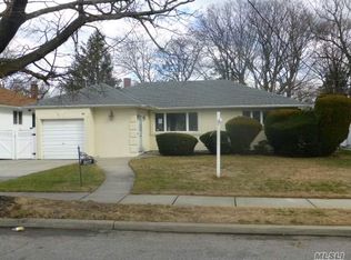 917 Balfour St, Valley Stream, NY 11580