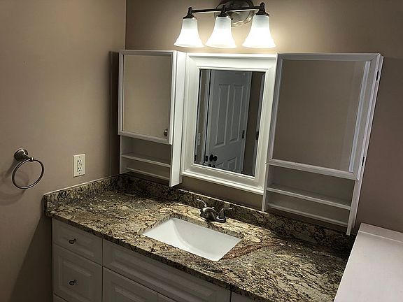 4th image of 110 Chadwick Cir