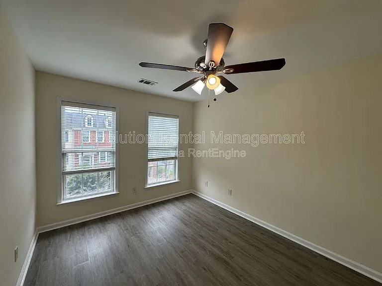 1007 Whittington Way — Photo 9