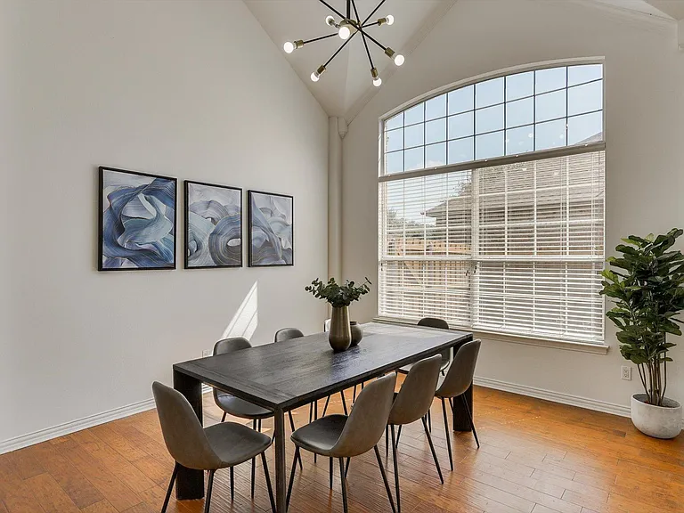 2410 Shorewood Ct — Photo 5