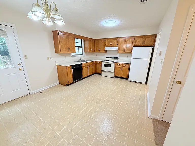 310 Leafmore Rd SW — Photo 7
