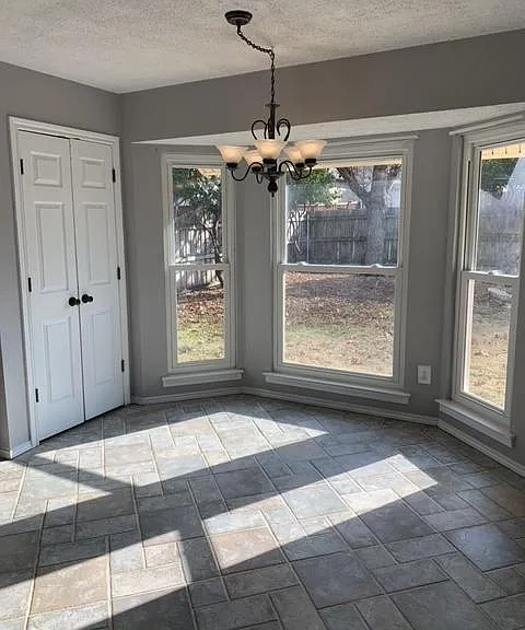 990 Camden Dr — Photo 8