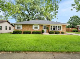 1824 Root St, Crest Hill, IL 60403