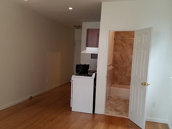 4th image of 205 E 73rd St APT 14