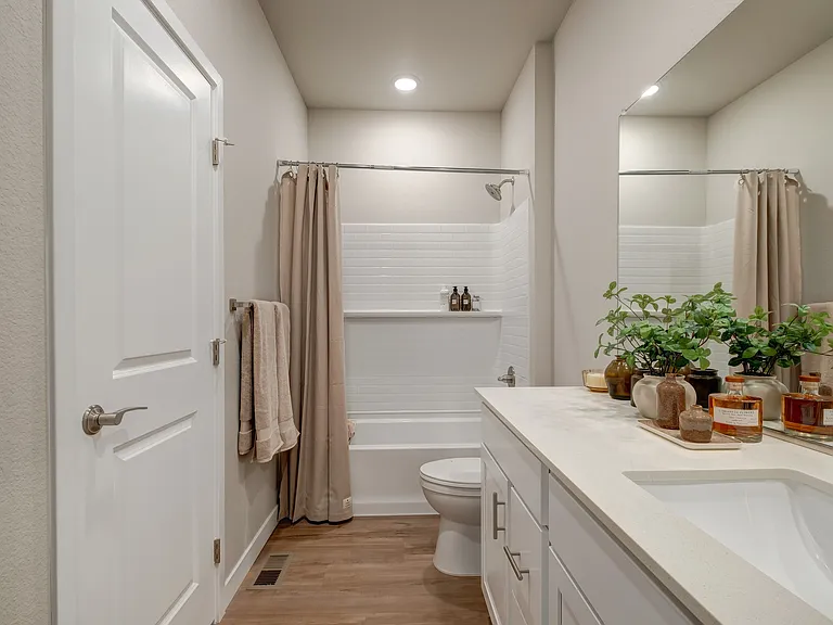 Undermount sinks in bath