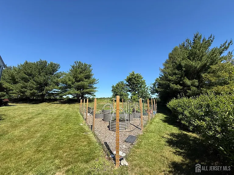 3 Dannys Way — Photo 3