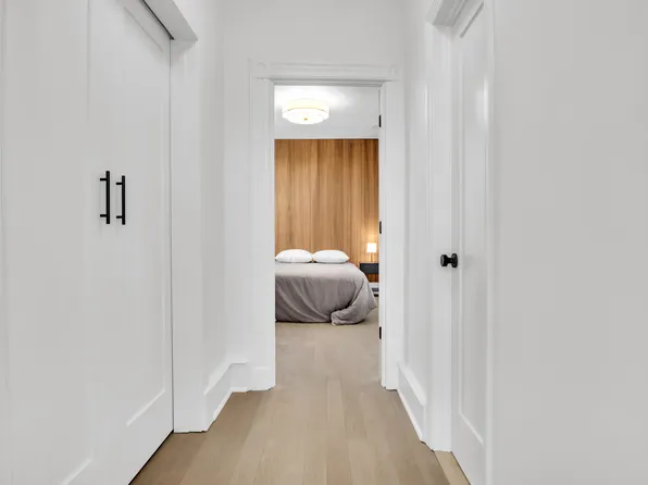 25-20 Newtown Avenue image 6 of 14