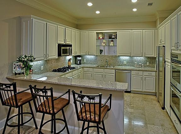 3rd image of 2848 Woodside St #501