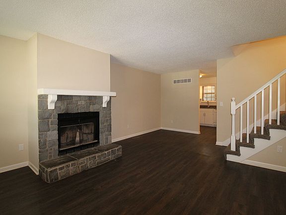 2nd image of 115 N Saxony Dr