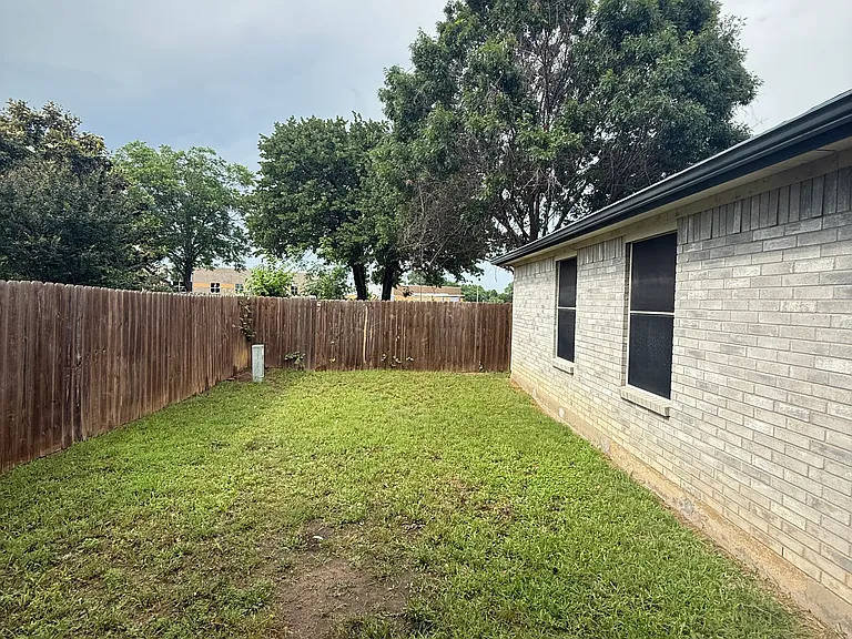 604 Oak View Ct — Photo 7