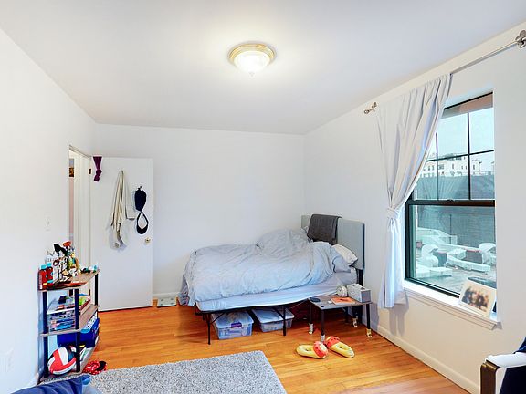 5th image of 309 W 19th St APT 61