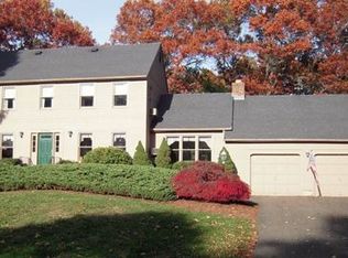 100 Village Pond Rd, Guilford, CT 06437