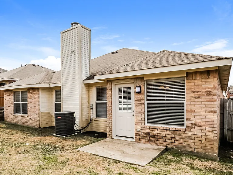 5924 Firethorn Dr — Photo 16