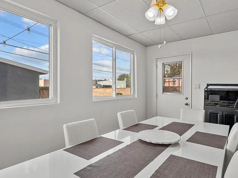 1327 W Ivesbrook St — Photo 12