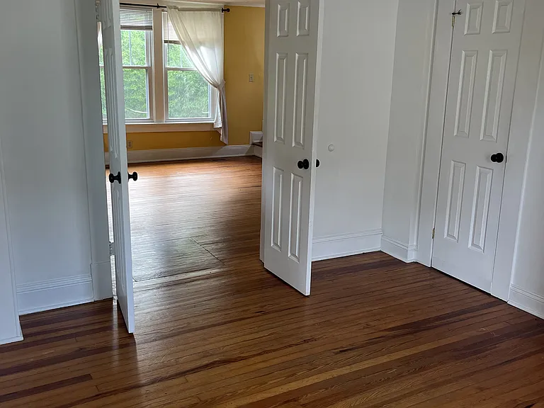 221 Warren Ave — Photo 10