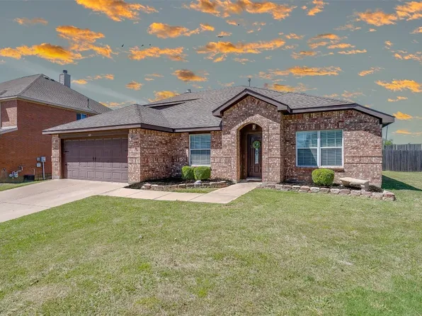 621 Roundrock Ln, Fort Worth, TX 76140