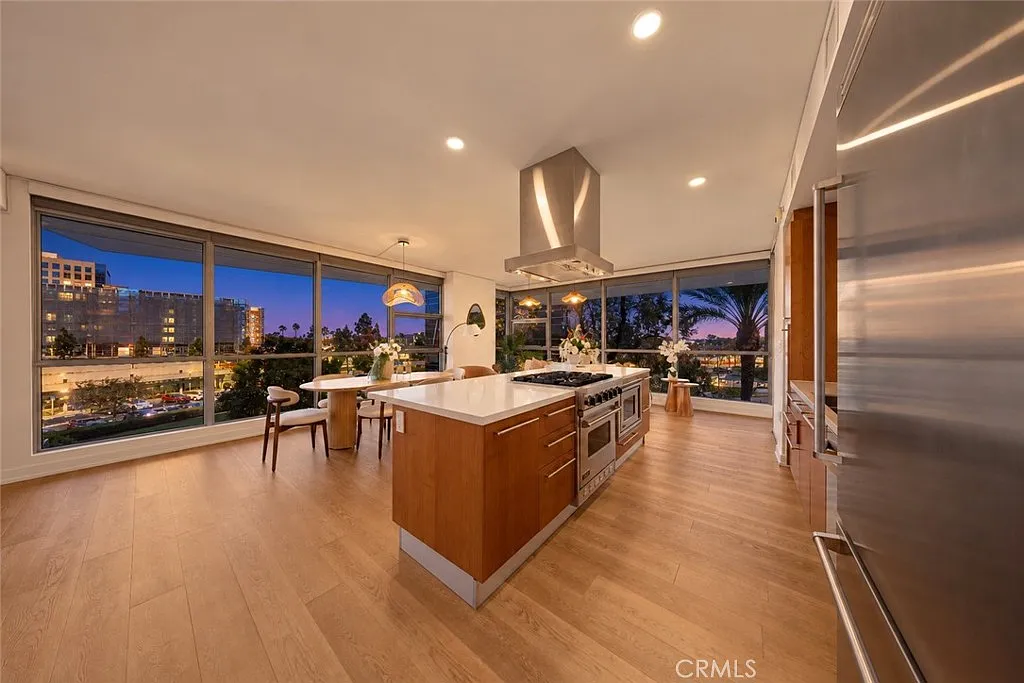 2 bed, 1200 sqft, $6,000 — Photo 4