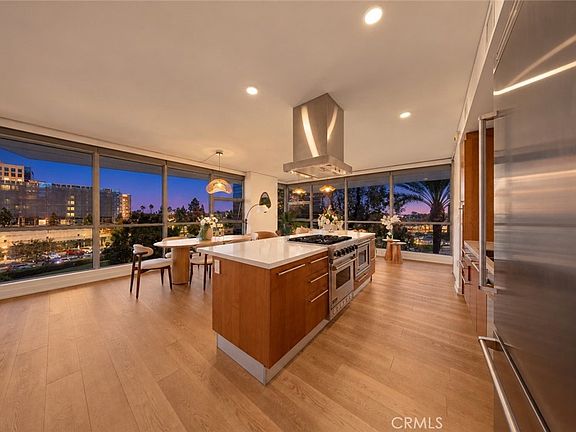 4th image of 9 Macarthur Pl #N402