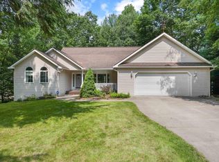 9355 Point Lookout Dr, Cadillac, MI 49601