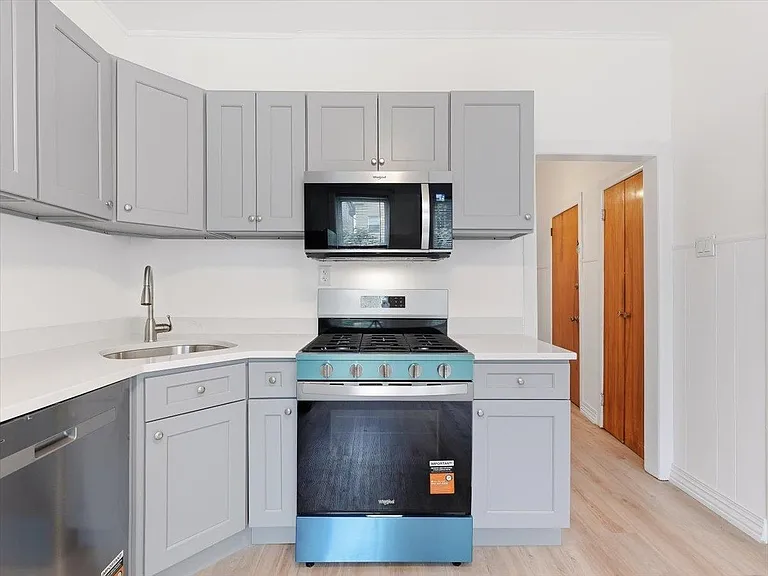 98 W 47th St #1 — Photo 5