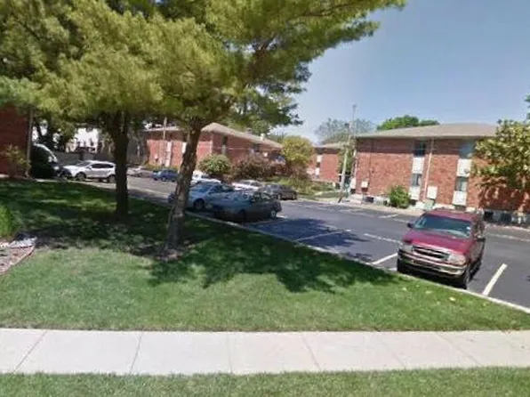 8227 Santa Fe Dr APT 7, Overland Park, KS 66204